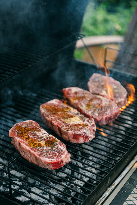 Boîte à grillades: viandes marinées